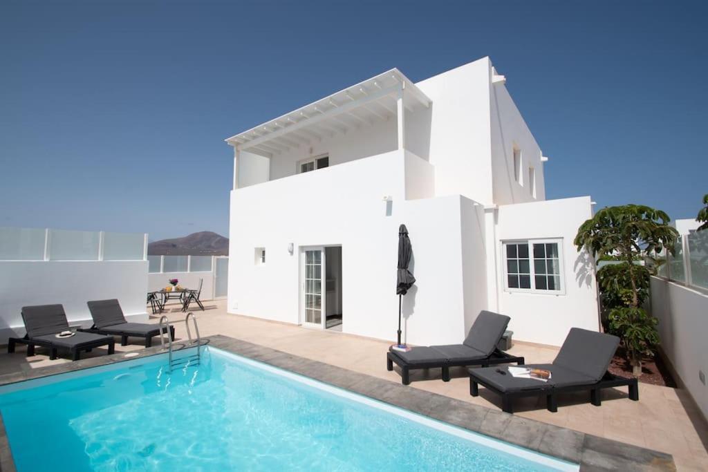 Casa de Férias Casa Leize Piscina Climatizada, Vistas & Ac 10 Minutes Walk From Marina Rubicon Playa Blanca (Lanzarote)